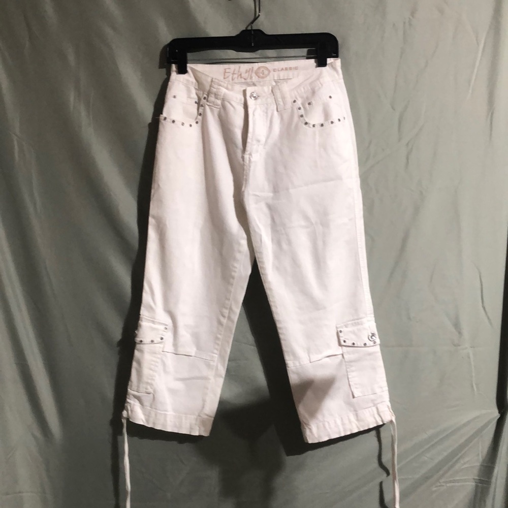 Ethyl size 4 white cargo capris with bling